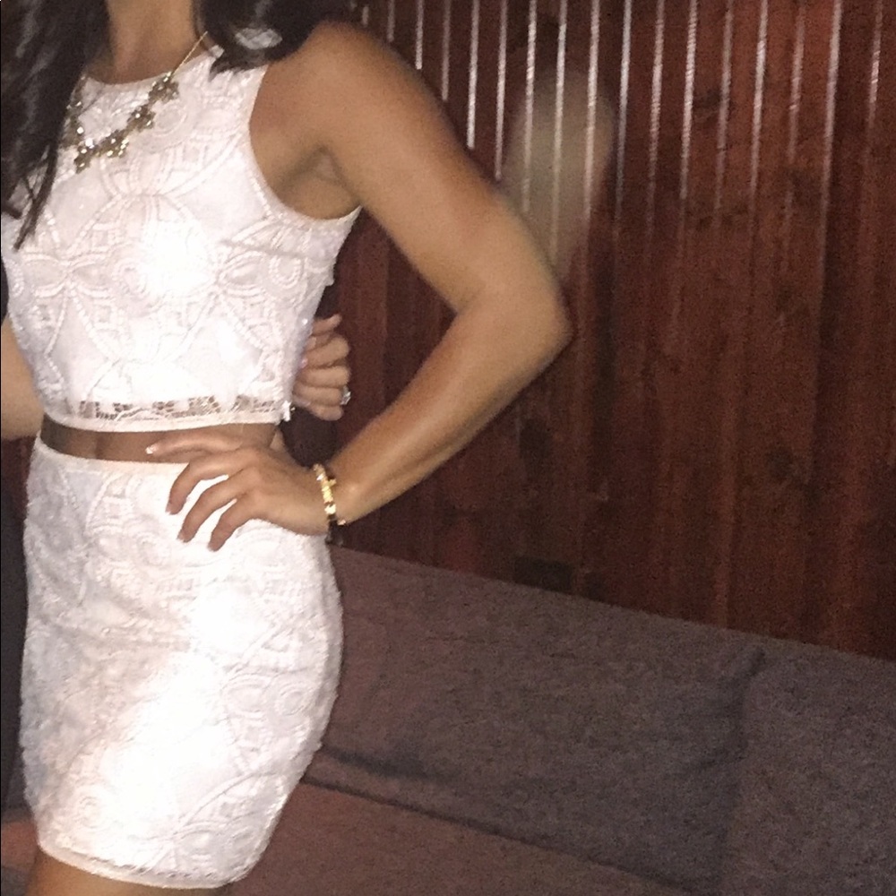 White Crop top and mini skirt set white/gold
